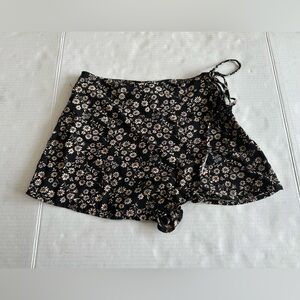 Forever 21 womens floral printed skort